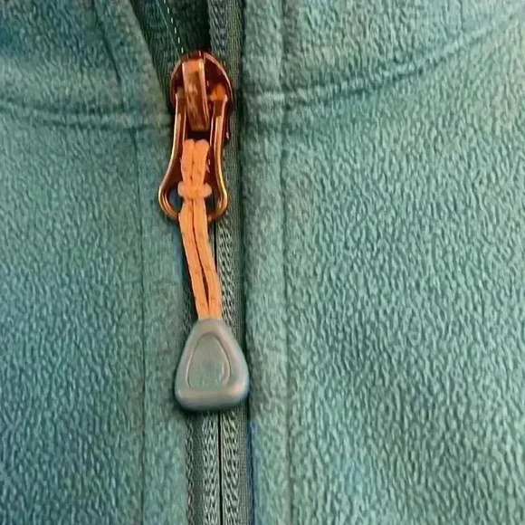 Mountain hardware women’s size large jacket. - Picture 3 of 10